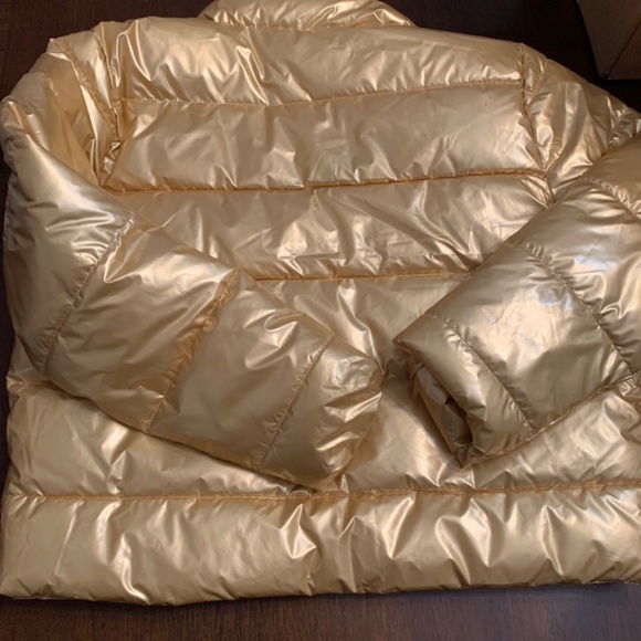 Gold puffer jacket - Picture 3 of 3